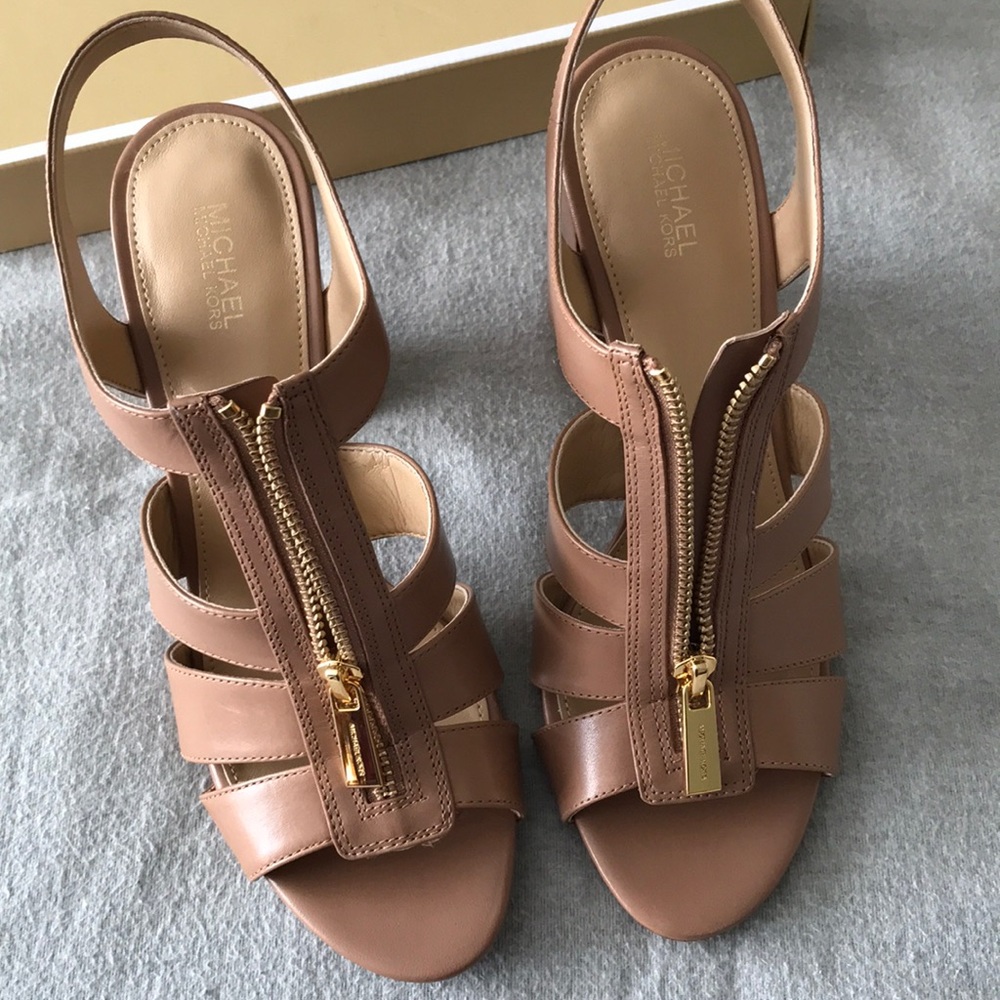 Brand new MK heels - Picture 2 of 5